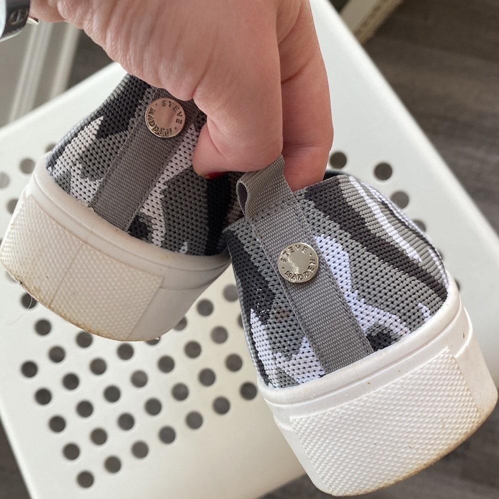 Steve Madden Slip-Ons - Picture 4 of 6